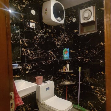 Furnished Amenities in 3 BHK Builder Floor at Saket – for Rent