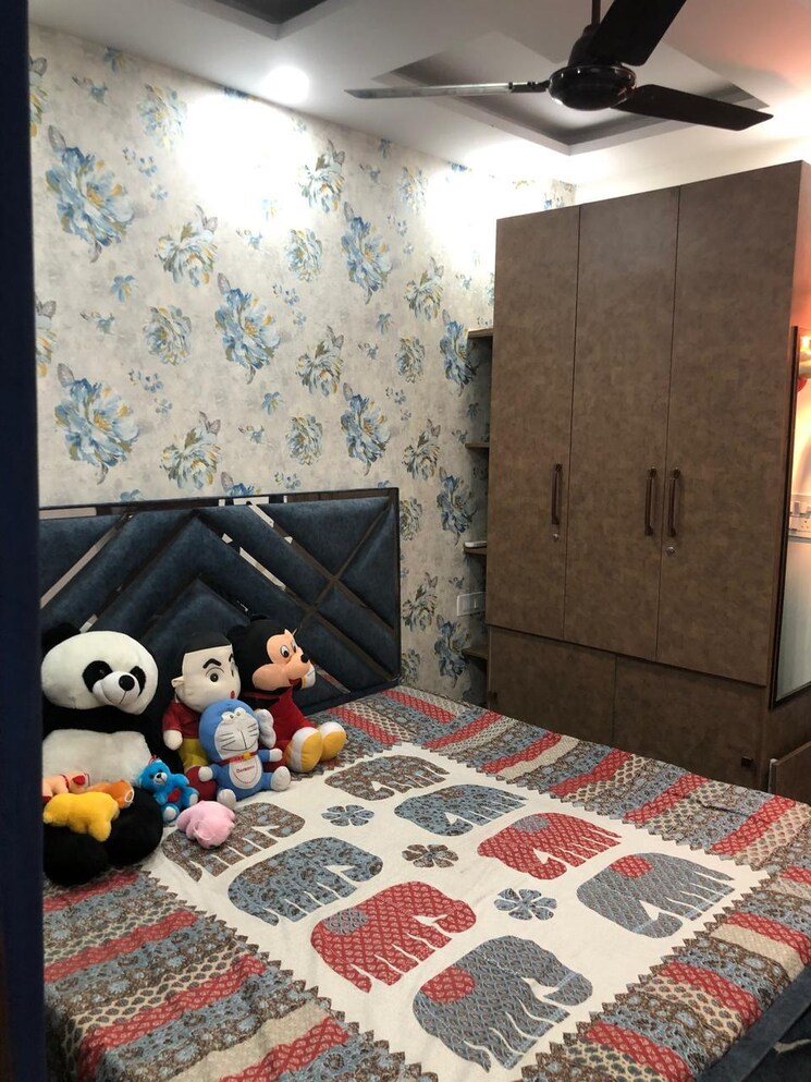 Bedroom, uttam nagar 2.5 Bedroom 60 Sq.Yd. Builder Floor In Uttam Nagar Delhi 9598674