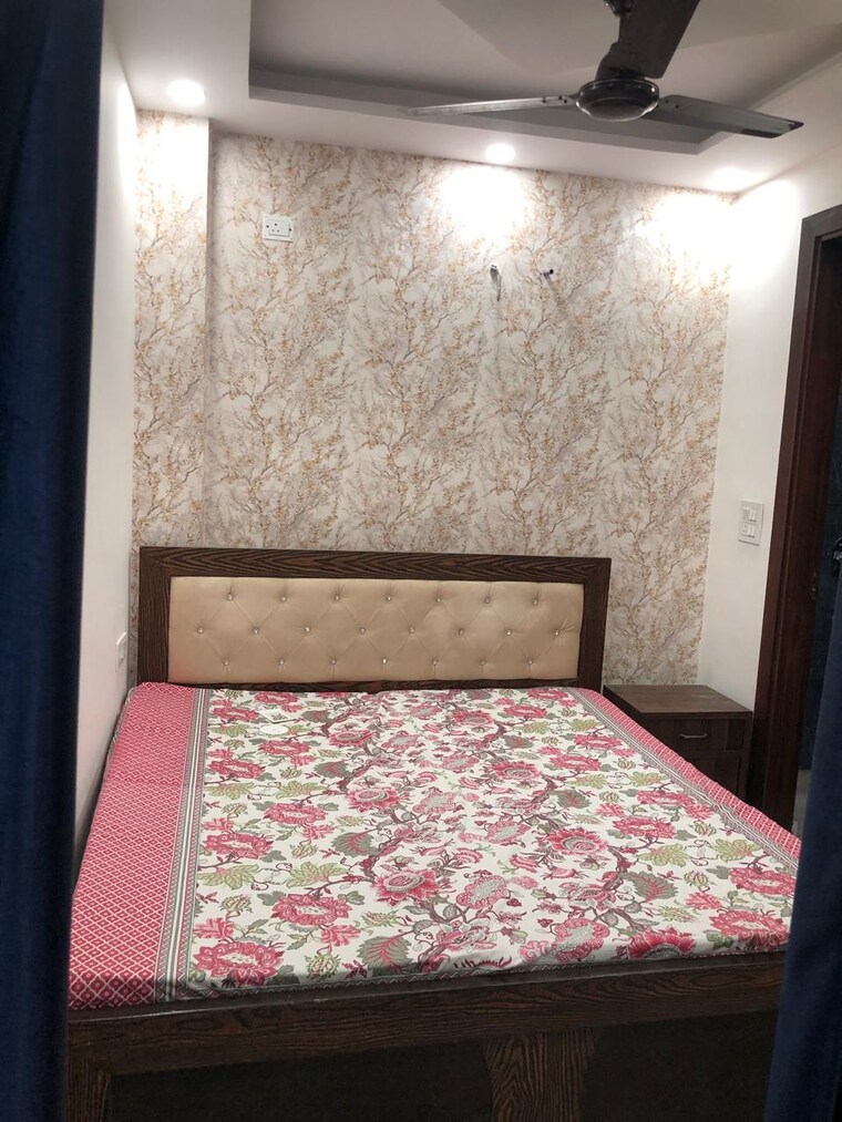 Bedroom, uttam nagar 2.5 Bedroom 60 Sq.Yd. Builder Floor In Uttam Nagar Delhi 9598674