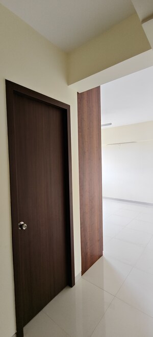 Room in 3 BHK Apartment at Vajram Newtown, Thanisandra Main Road – for Rent