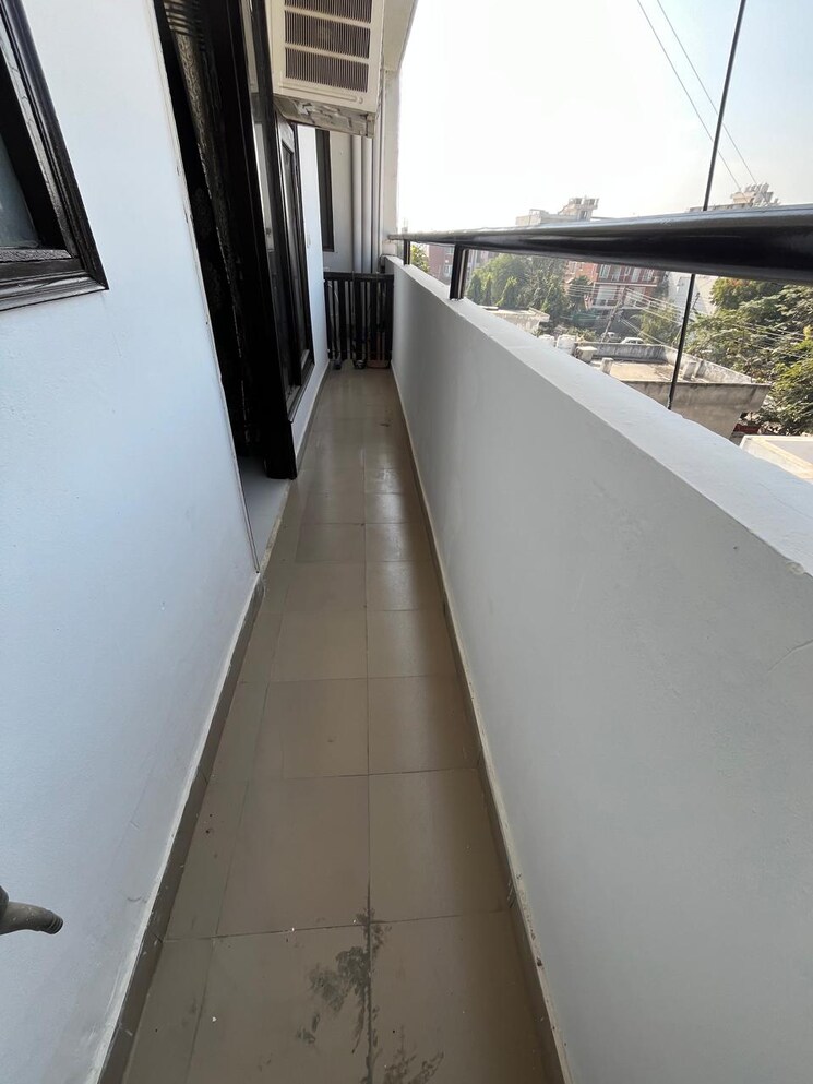Balcony, sector 45 1 Bedroom 700 Sq.Ft. Builder Floor In Sector 45 Gurgaon 9598488