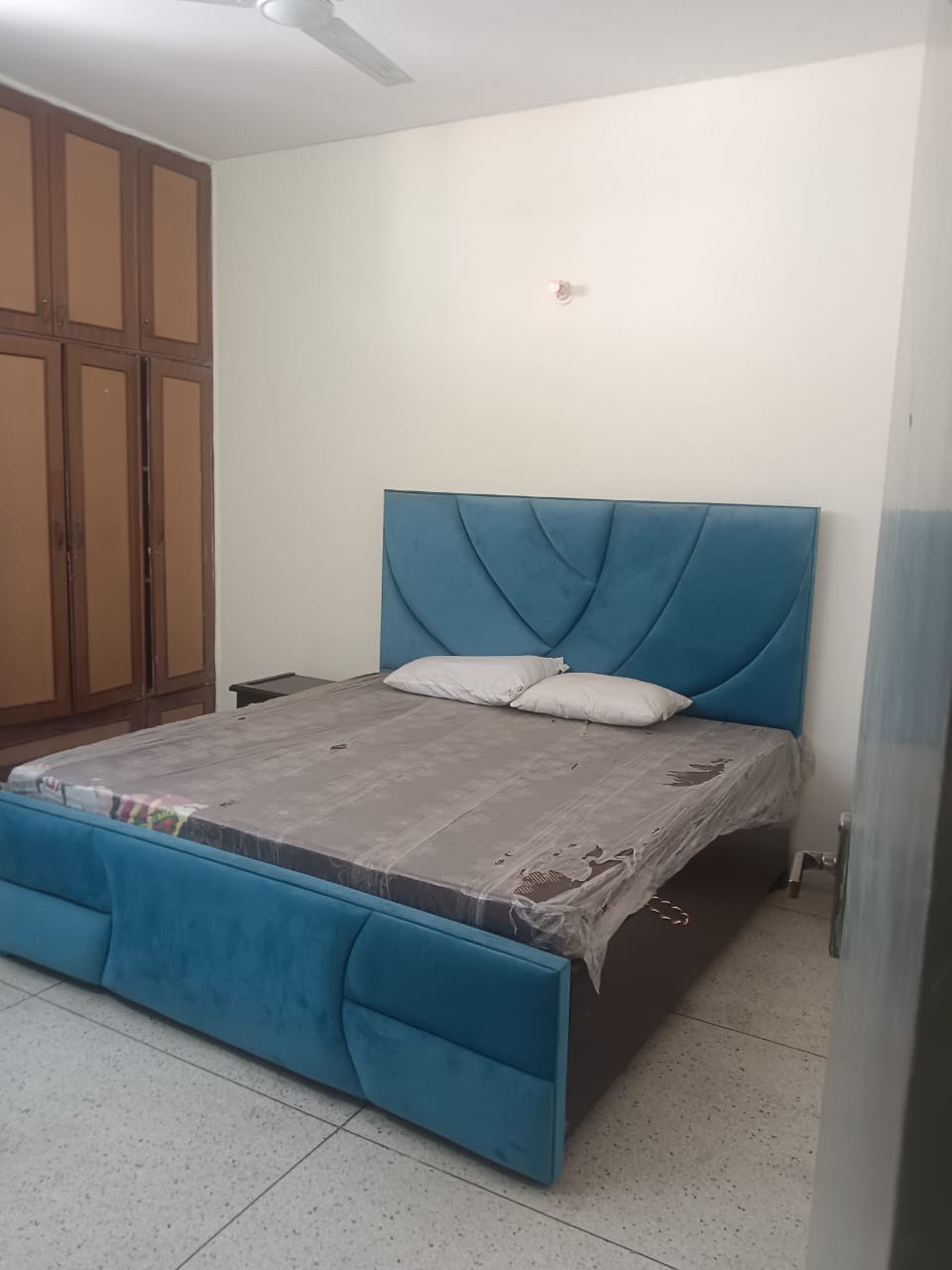 3 BHK + Pooja Room Builder Floor For Rent in Unitech South City II