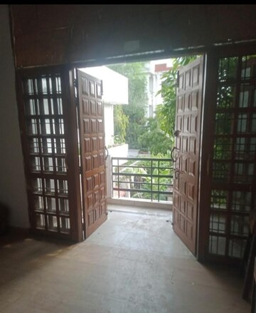 Room in 2 BHK Independent House at Jankipuram – for Rent