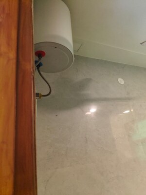 Bathroom in 3 BHK Apartment at Amolik Residency, Sector 86 – for Rent