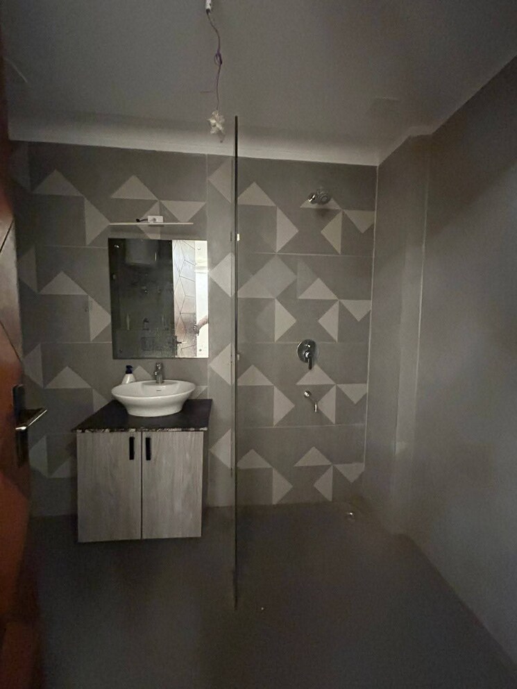 Bathroom, saket 4 Bedroom 2200 Sq.Ft. Builder Floor In Saket Delhi 9598768