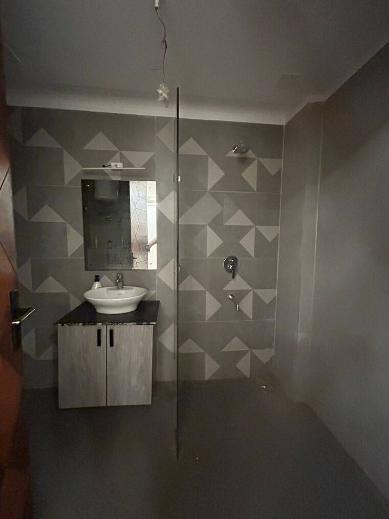 Bathroom, saket 4 Bedroom 2200 Sq.Ft. Builder Floor In Saket Delhi 9598768