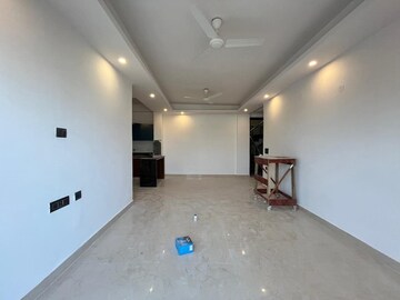 Room in 3 BHK Builder Floor at Saket – for Rent