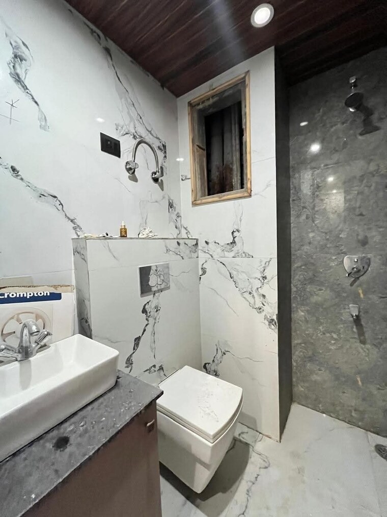 Bathroom, saket 3 Bedroom 1500 Sq.Ft. Builder Floor In Saket Delhi 9598770