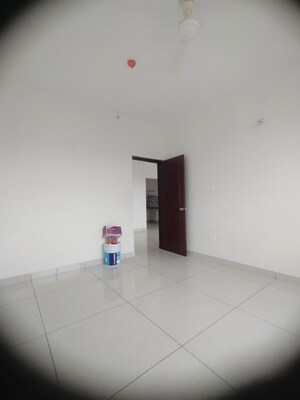 Room in 2 BHK Apartment at Prestige Lakeside Habitat, Varthur – for Rent