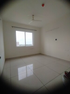 Room in 2 BHK Apartment at Prestige Lakeside Habitat, Varthur – for Rent