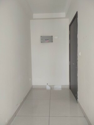 Room in 2 BHK Apartment at Prestige Lakeside Habitat, Varthur – for Rent