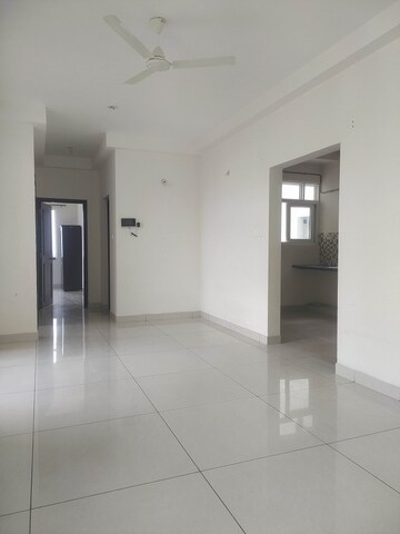 Room in 2 BHK Apartment at Prestige Lakeside Habitat, Varthur – for Rent