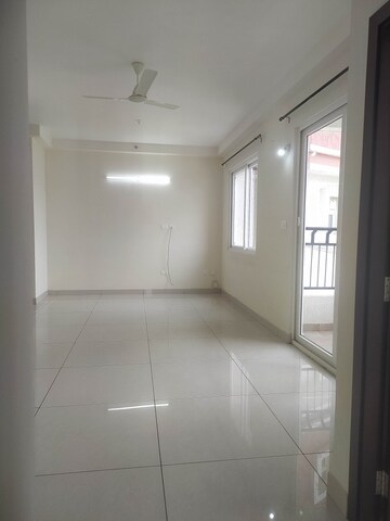 Room in 2 BHK Apartment at Prestige Lakeside Habitat, Varthur – for Rent