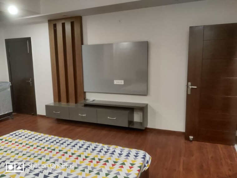 Bedroom, sector 52 3 Bedroom 300 Sq.Yd. Builder Floor In Sector 52 Gurgaon 9598734