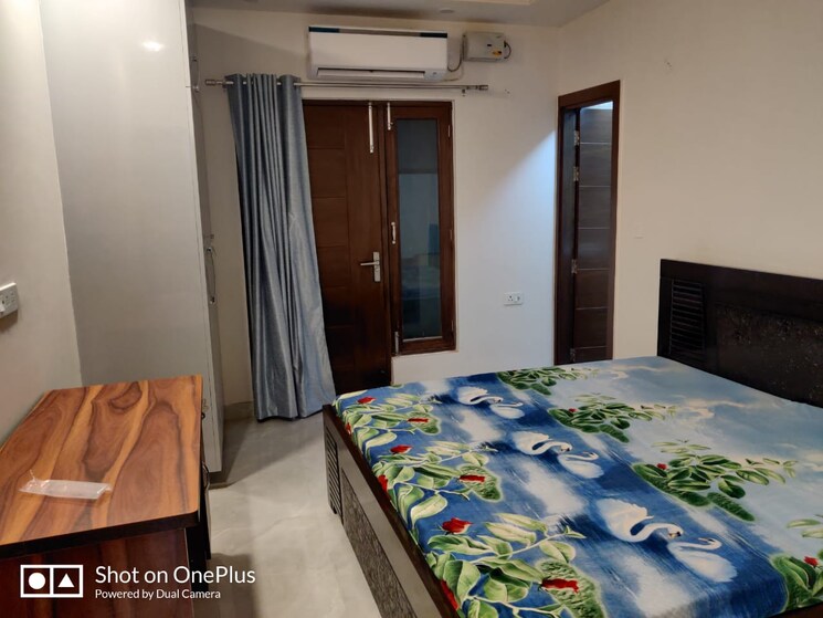 Bedroom, sector 52 3 Bedroom 300 Sq.Yd. Builder Floor In Sector 52 Gurgaon 9598734