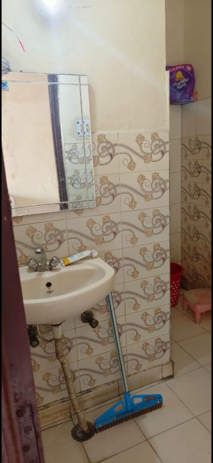 Bathroom, lajpat nagar i 2 Bedroom 1003 Sq.Ft. Builder Floor In Lajpat Nagar I Delhi 9599019