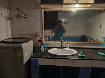 Attached Bathroom in 3 BHK Independent House at RWA Apartments Sector 40, Sector 40 – for Rent