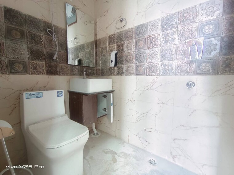 Bathroom, paryavaran complex 1 Bedroom 600 Sq.Ft. Apartment In Paryavaran Complex Delhi 9599093
