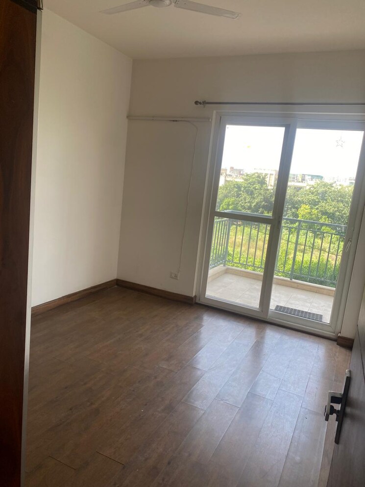 Room, puri-anand-villas-phase-ii 3 Bedroom 1940 Sq.Ft. Apartment In Sector 81 Faridabad 9598991