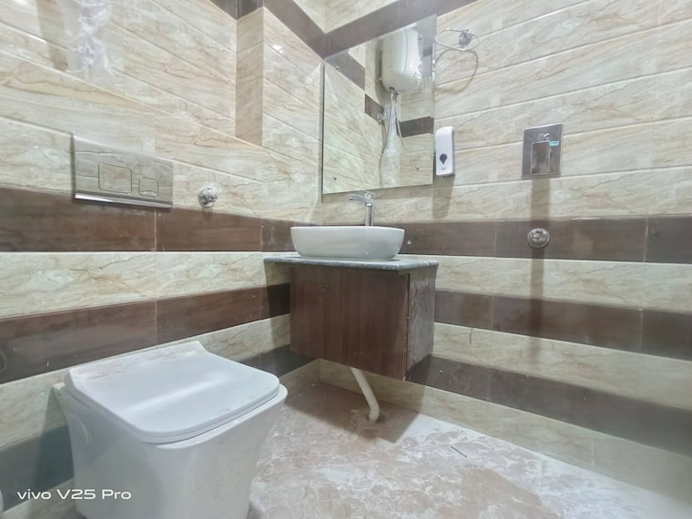 Attached Bathroom, paryavaran complex 1 Bedroom 600 Sq.Ft. Apartment In Paryavaran Complex Delhi 9599093
