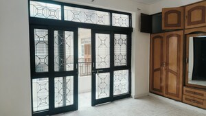 Room in 3 BHK Apartment at Sector 3 Dwarka – for Rent