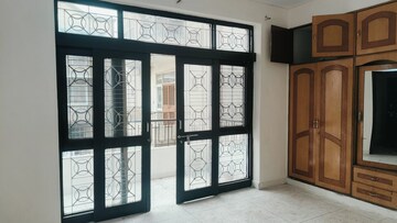 Room in 3 BHK Apartment at Sector 3 Dwarka – for Rent