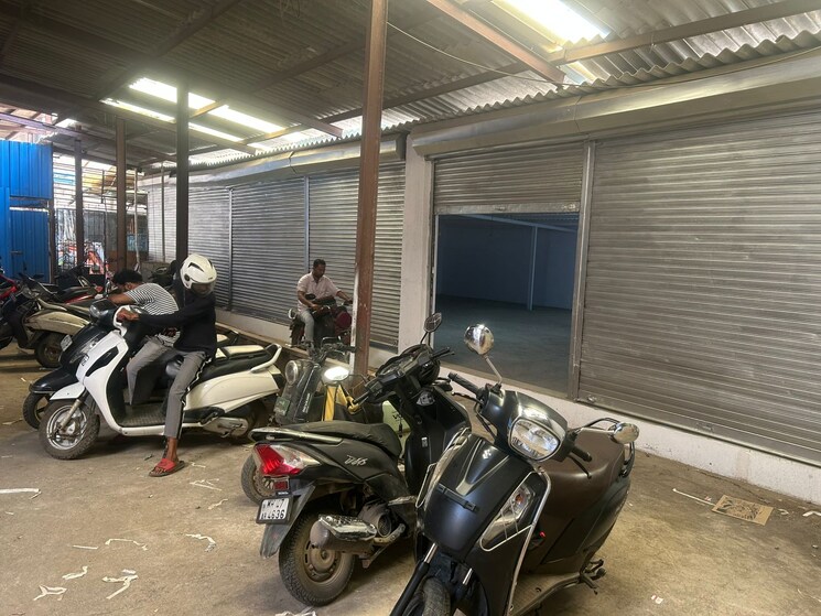  Parking, goregaon east Commercial Warehouse 2500 Sq.Ft. In Goregaon East Mumbai 9599180