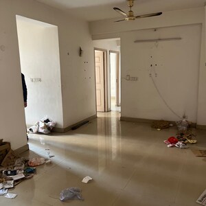 Room in 2.5 BHK Apartment at Supertech Cape Town, Sector 74 – for Rent