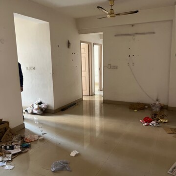 Room in 2.5 BHK Apartment at Supertech Cape Town, Sector 74 – for Rent