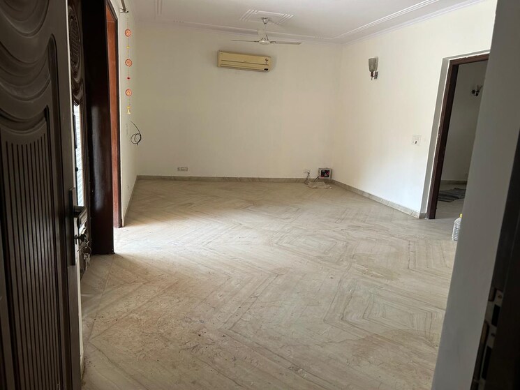 Room, sector 21 3 Bedroom 1500 Sq.Ft. Builder Floor In Sector 21 Gurgaon 9599203