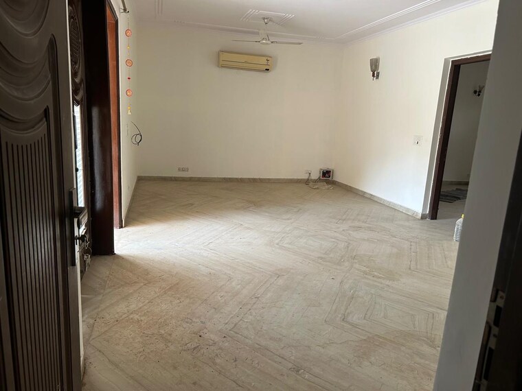 Room, sector 21 3 Bedroom 1500 Sq.Ft. Builder Floor In Sector 21 Gurgaon 9599203