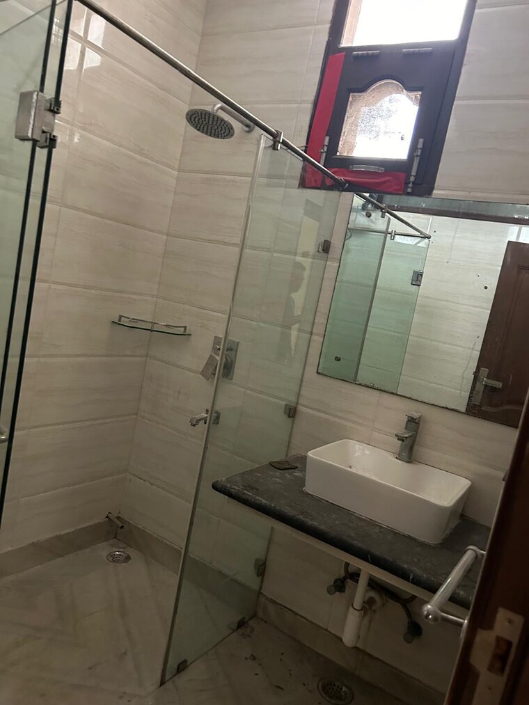 Bathroom, sector 21 3 Bedroom 1500 Sq.Ft. Builder Floor In Sector 21 Gurgaon 9599203