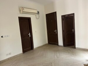 Room in 3 BHK Builder Floor at Sector 21 – for Rent