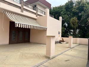 Terrace in 3 BHK Builder Floor at Sector 21 – for Rent