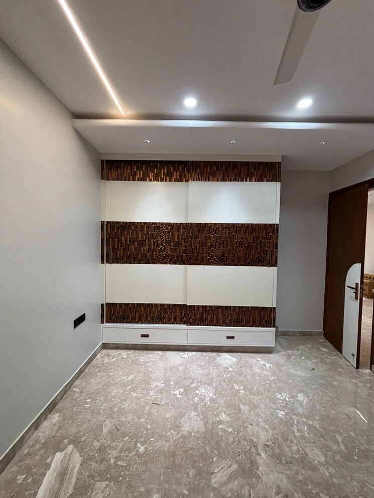 Bedroom, shiv nagar 3 Bedroom 1800 Sq.Ft. Builder Floor In Shiv Nagar Delhi 9599229