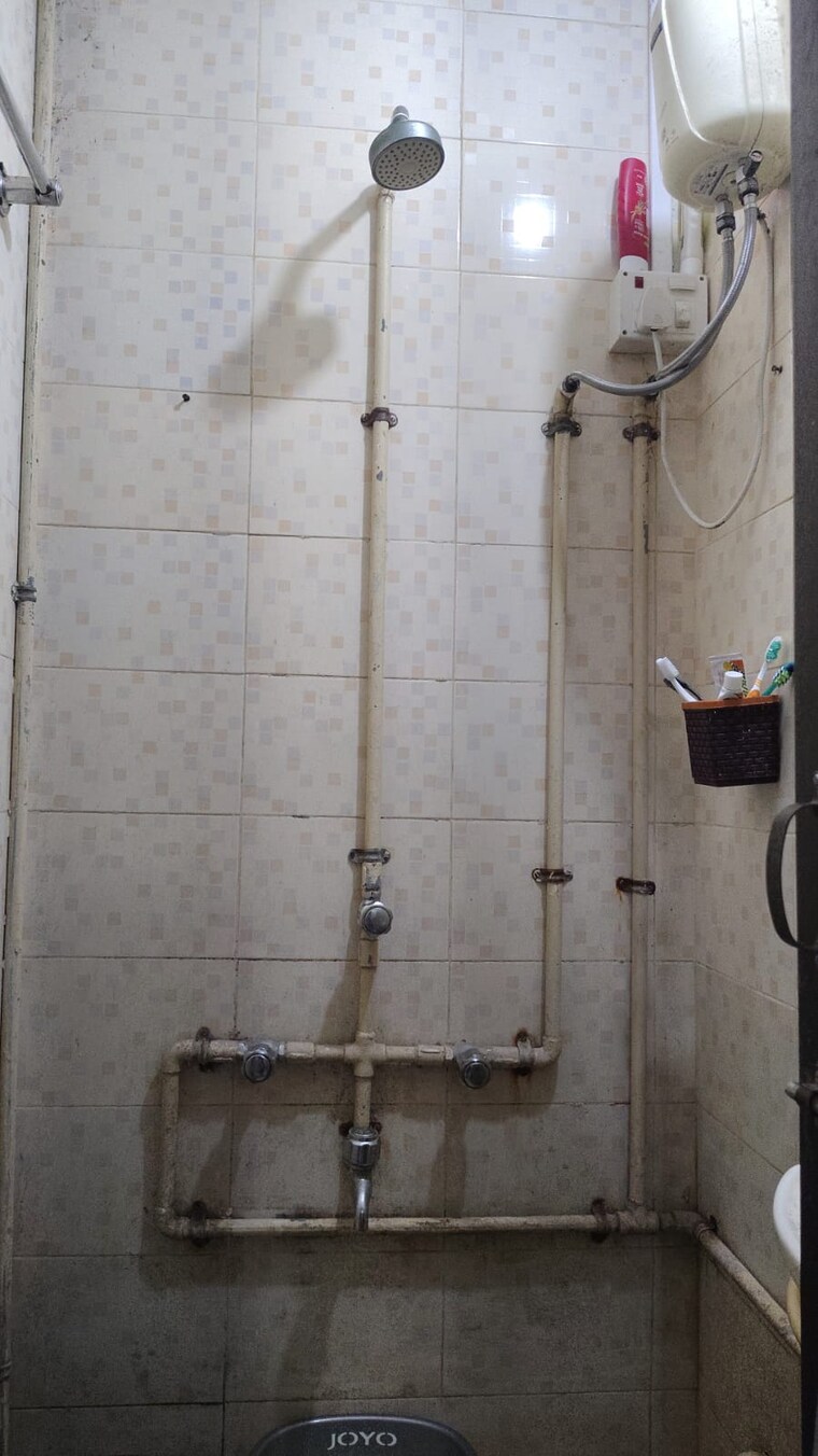 Bathroom, worli Pg For Boys & Girls In Worli 9599259