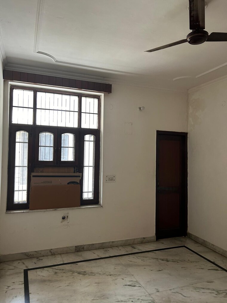 Room, sector 22 2 Bedroom 1200 Sq.Ft. Builder Floor In Sector 22 Gurgaon 9599418