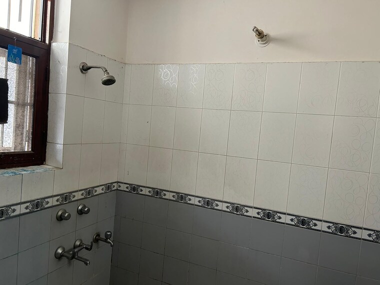 Bathroom, sector 22 2 Bedroom 1200 Sq.Ft. Builder Floor In Sector 22 Gurgaon 9599418