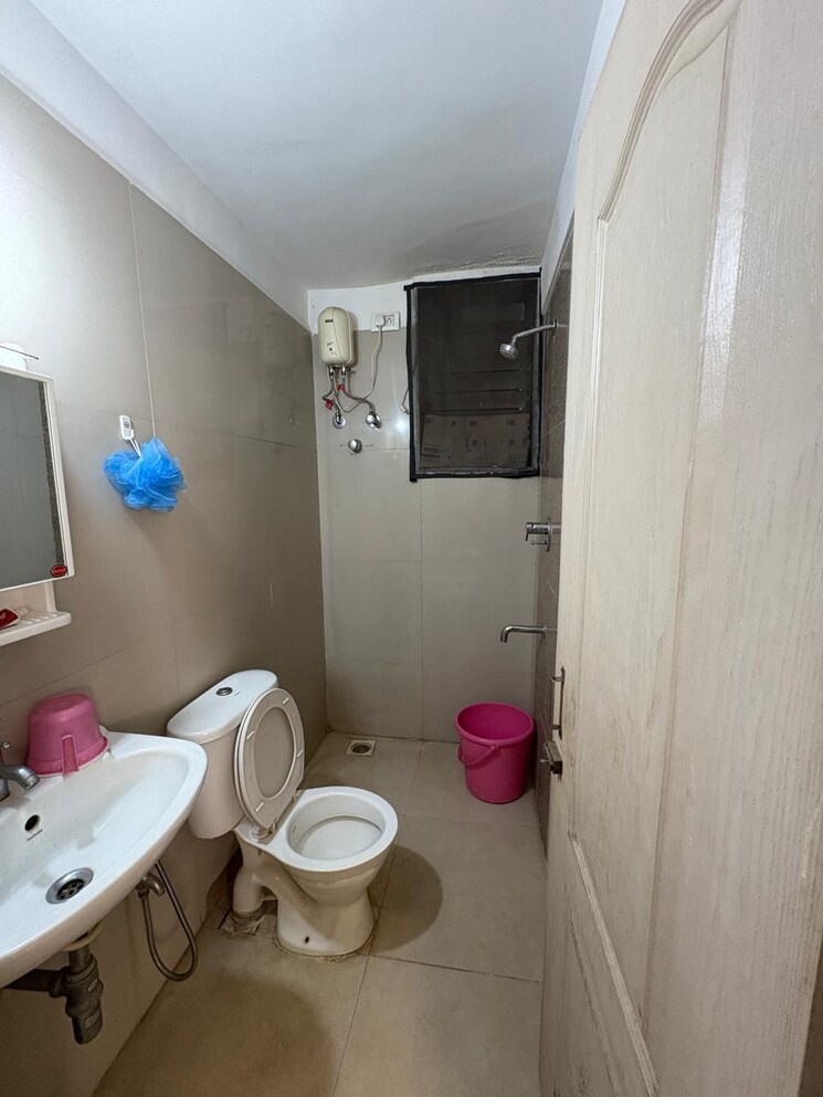 Attached Bathroom, ace-aviana 2 Bedroom 700 Sq.Ft. Apartment In Kasarvadavali Thane 9599355