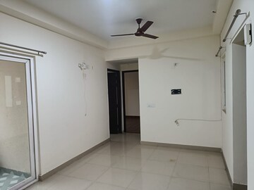 Room in 2 BHK Apartment at Amrapali Golf Homes, Sector 4 Greater Noida – for Sale