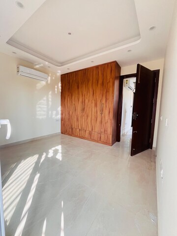 Room in 2 BHK Builder Floor at Sector 38 – for Rent