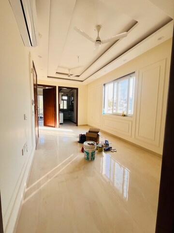 Room in 2 BHK Builder Floor at Sector 38 – for Rent