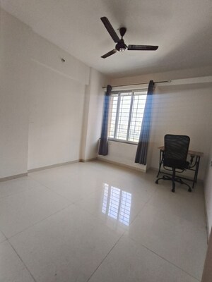 Room in 2 BHK Apartment at Kohinoor Zen Estate, Kharadi – for Rent
