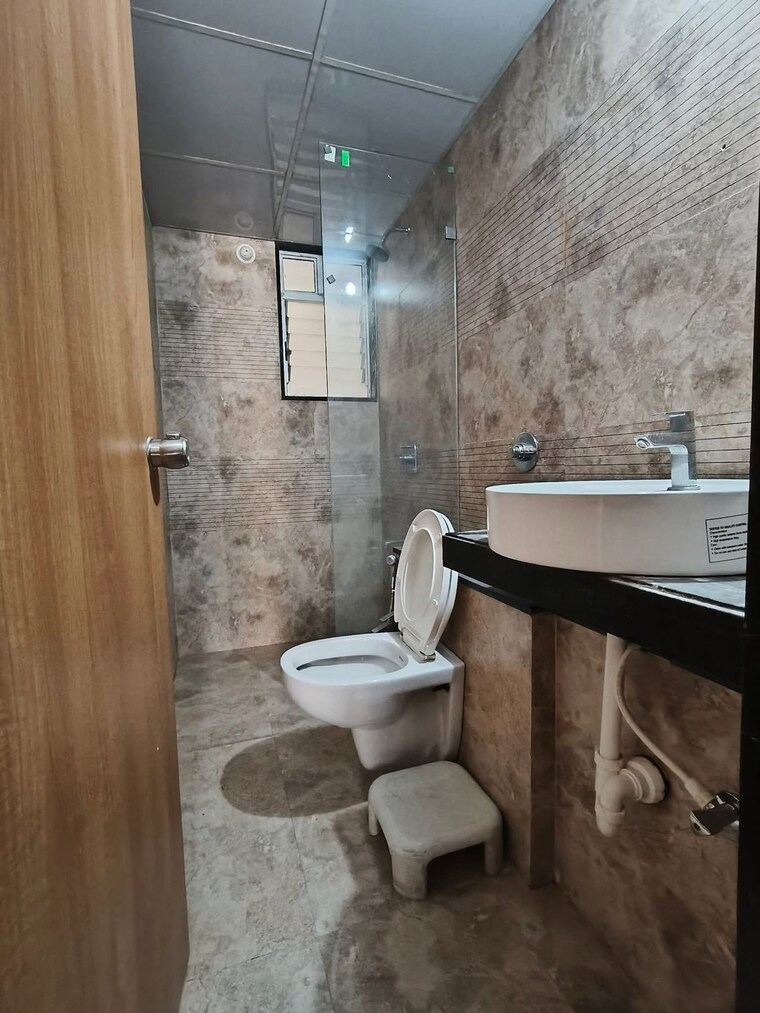 Bathroom, kohinoor-zen-estate 2 Bedroom 750 Sq.Ft. Apartment In Kharadi Pune 9599873