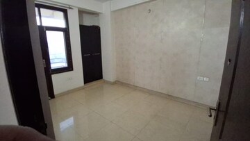 Room in 2 BHK Apartment at Gomti Nagar – for Rent