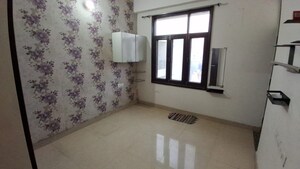 Room in 2 BHK Apartment at Gomti Nagar – for Rent