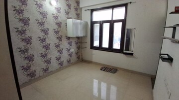 Room in 2 BHK Apartment at Gomti Nagar – for Rent