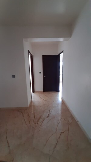 Room in 3 BHK Builder Floor at Halasuru – for Rent