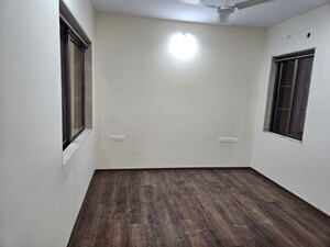 Room in 3.5 BHK Apartment at Thane West – for Rent