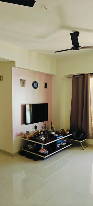 Room in 2 BHK Apartment at Karmvir Avant Sky Villa, Goregaon East – for Rent